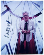 SCIENCE FICTION AUTHOR RAY BRADBURY SIGNED PHOTO.