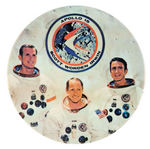 "APOLLO 15" MISSION BUTTON PICTURING THREE ASTRONAUTS.