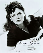 SIMONE SIMON SIGNED PHOTO.