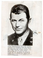 FIRST MAN TO BREAK SOUND BARRIER CHUCK YEAGER VINTAGE NEWS SERVICE PHOTO.