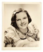 JUDY GARLAND AUTOGRAPHED VINTAGE PHOTO.