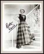 "BETTE DAVIS" SIGNED VINTAGE PUBLICITY PHOTO.