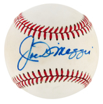 JOE DiMAGGIO SINGLE-SIGNED BASEBALL.