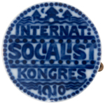 OUTSTANDING "INTERNAT: SOCIALIST KONGRES (SIC) 1910" PORCELAIN BUTTON.