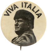 "VIVA ITALIA" RARE 1930s PORTRAIT BUTTON OF BENITO MUSSOLINI.