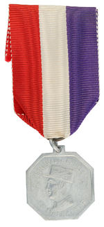 “GÉNÉRAL DE GAULLE/LE LIBERATEUR” MILITARY DECORATION BADGE.