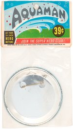 "AQUAMAN SUPER HERO CLUB" LARGE BUTTON FROM SERIES (15) IN ORIGINAL PACKAGING.