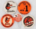 ORIOLES FIVE MUCHINSKY COLLECTION UNLISTED BUTTONS FOR DIVISION AND SERIES CHAMPIONSHIPS.