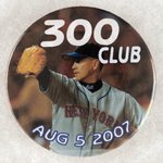 NEW YORK METS TOM GLAVINE "300 CLUB" BUTTON.