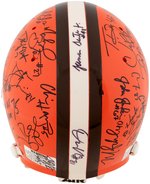 CLEVELAND BROWNS 1999 TEAM SIGNED HELMET.