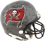 TAMPA BAY BUCCANEERS 1999 TEAM SIGNED FOOTBALL HELMET.