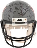 TAMPA BAY BUCCANEERS 1999 TEAM SIGNED FOOTBALL HELMET.