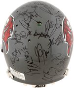 TAMPA BAY BUCCANEERS 1999 TEAM SIGNED FOOTBALL HELMET.