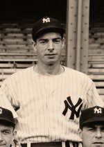 1949 NEW YORK YANKEES TEAM PHOTO WITH JOE DiMAGGIO & YOGI BERRA.