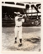 JACKIE ROBINSON PSA/DNA TYPE 1 1949 NEWS SERVICE PHOTO USED FOR HIS 1950 BOWMAN CARD.