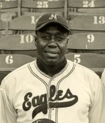 1939 NEWARK EAGLES TEAM PHOTO WITH FOUR HOF MEMBERS- IRVIN, SUTTLES, DAY, WELLS.