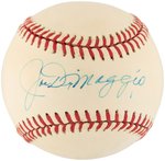 JOE DiMAGGIO SINGLE-SIGNED BASEBALL.