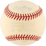 JOE DiMAGGIO SINGLE-SIGNED BASEBALL.