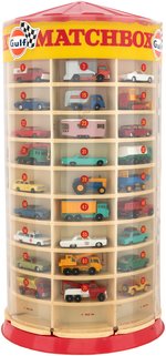 Hake's - 1966 MATCHBOX STORE DISPLAY WITH SET OF 75 VEHICLES.