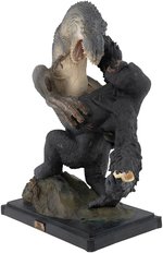 "V-REX VS KING KONG" WETA COLLECTIBLES STATUE.