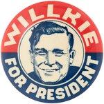 "WILLKIE FOR PRESIDENT" LARGE AND GRAPHIC BUTTON WITH SMILING FACE ILLUSTRATION.