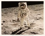 BUZZ ALDRIN SIGNED PHOTO.