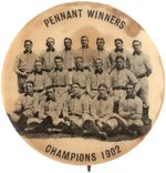 PITTSBURGH PIRATES "PENNANT WINNERS CHAMPIONS 1902" BUTTON W/HOF'ERS: WAGNER, CLARKE & CHESBRO.