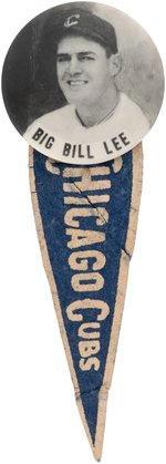 1930s "BIG" BILL LEE PM10 STADIUM BUTTON WITH "CHICAGO CUBS" MINI PENNANT.