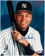 DEREK JETER (HOF) SIGNED PHOTO.