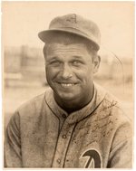 JIMMIE FOXX (HOF) SIGNED PHOTO.