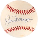 JOE DiMAGGIO SINGLE-SIGNED BASEBALL.