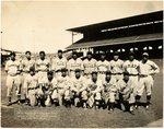 1938 NEGRO LEAGUE EAST ALL-STARS TEAM PHOTO W/HOFERS CHARLESTON/LEONARD/WELLS/MACKEY.