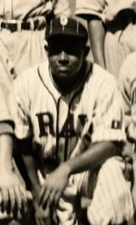 1938 NEGRO LEAGUE EAST ALL-STARS TEAM PHOTO W/HOFERS CHARLESTON/LEONARD/WELLS/MACKEY.