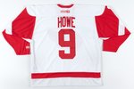 GORDIE HOWE (HOF) SIGNED DETROIT RED WINGS JERSEY.