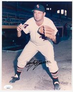 EARLY WYNN (HOF) SIGNED PHOTO.