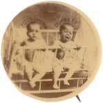 1897 REAL PHOTO BUTTON SHOWS BABIES IN CRIB WITH "FITZSIMMONS" CONFIDENT AND "CORBETT" CRYING.