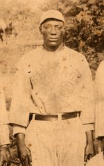 1918 CHICAGO AMERICAN GIANTS TEAM CABINET PHOTO WITH HOF'ERS RUBE FOSTER AND PETE HILL.