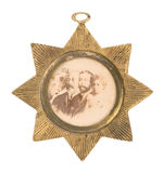 OUTSTANDING QUEEN VICTORIA 1897 JUBILEE BADGE SHOWING FOUR GENERATIONS.