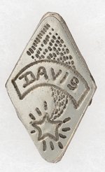 JOHN W. "DAVIS" SHOOTING STAR LAPEL PIN-BACK BADGE.