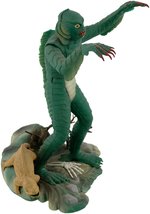 CREATURE FROM THE BLACK LAGOON BUILT-UP STORE DISPLAY MODEL ISSUED BY AURORA.