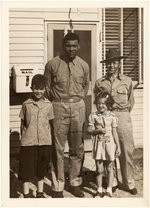 JOE LOUIS SIGNED WORLD WAR II ERA PHOTO.