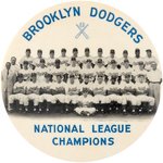 1953 BROOKLYN DODGERS "NATIONAL LEAGUE CHAMPIONS" BUTTON (CROSSED BATS VARIETY).