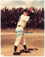 WHITEY FORD (HOF) SIGNED PHOTO.