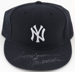 REGGIE JACKSON (HOF) SIGNED NEW YORK YANKEES BASEBALL CAP.