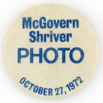 McGOVERN SHRIVER PHOTO OCTOBER 27, 1972 SINGLE DAY EVENT PRESS BUTTON.