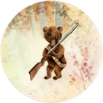 ROOSEVELT BEAR WIELDING RIFLE UNIQUE HAND PAINTED BAVARIAN PLATE.