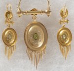 18K YELLOW GOLD VICTORIAN PERIDOT AND DIAMOND NECKLACE AND EARRING SET WITH FRINGE.