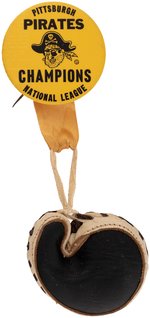 1960 PITTSBURGH PIRATES NATIONAL LEAGUE CHAMPIONS BUTTON WITH CATCHER'S MITT ATTACHMENT.