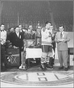 1951 MAURICE RICHARD (HOF) SINGLE DAY EVENT PHOTO BUTTON WITH RIBBON.