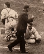 1927 WORLD SERIES - NEW YORK YANKEES VS PITTSBURGH PIRATES ORIGINAL NEWS SERVICE PHOTOGRAPH WITH LOU GEHRIG (HOF) PSA/DNA TYPE I.